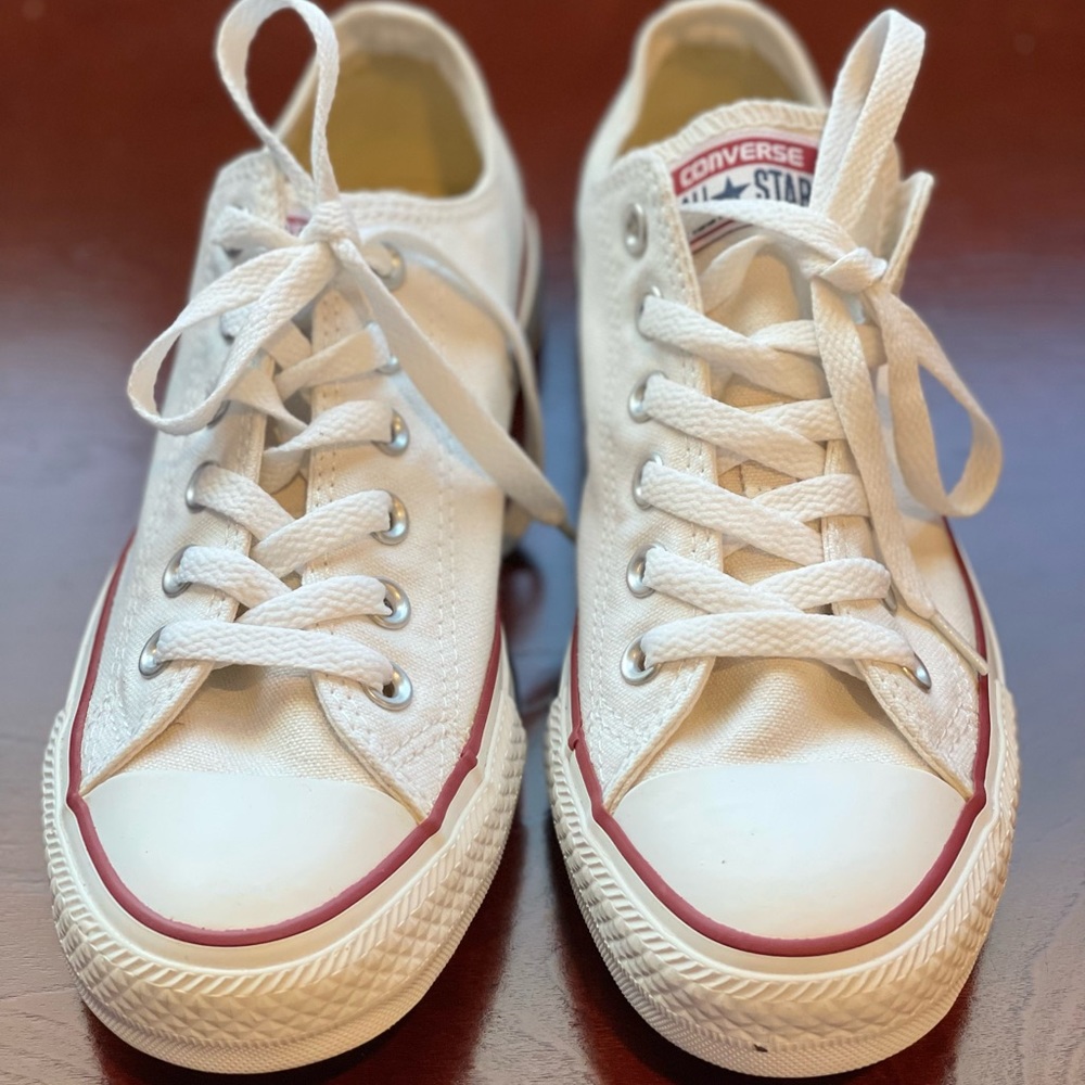 *NEW Chuck Taylor All-Star Classic White Converse- size mens 5/womens 7